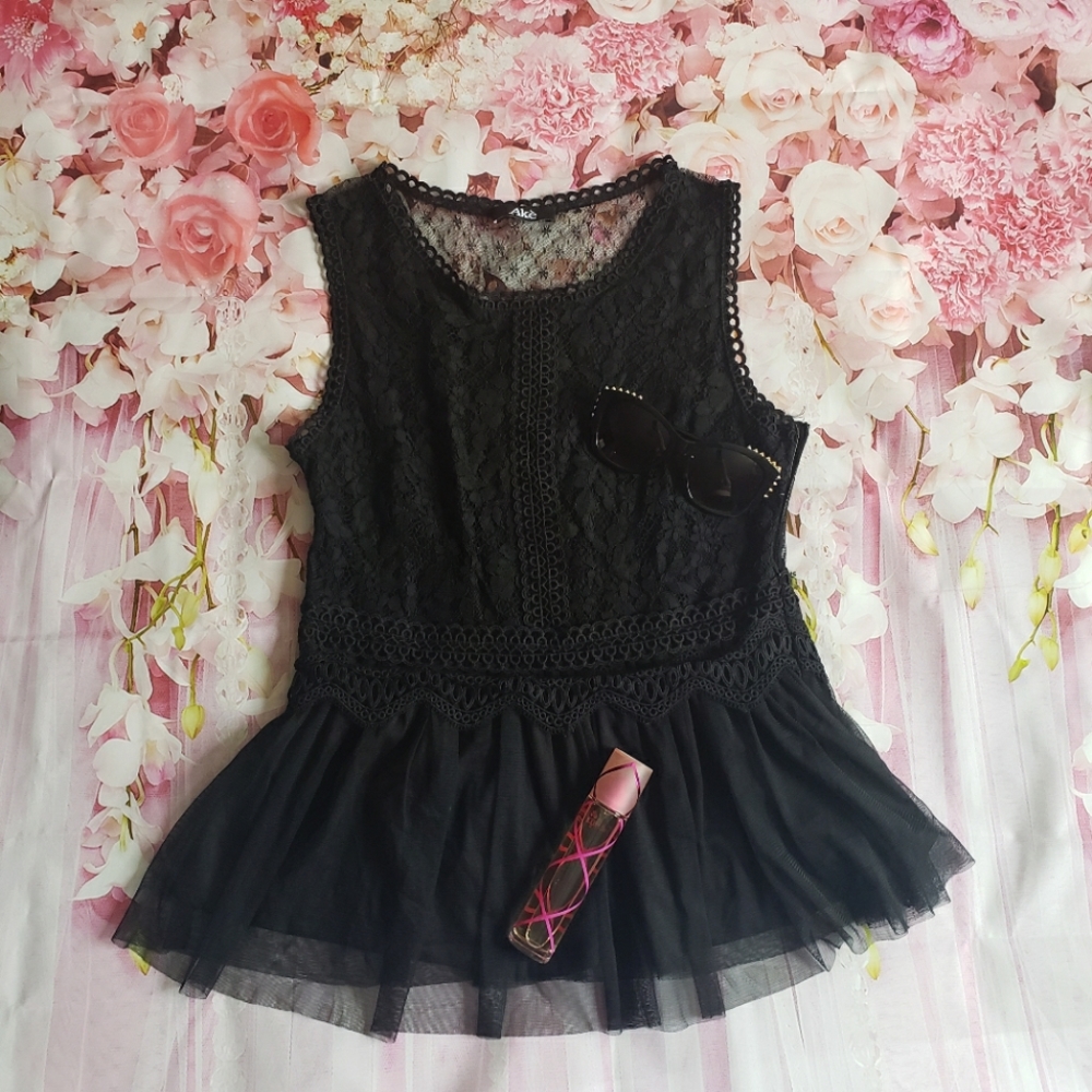 Ake lace and tulle peplum top. Black, Size small.